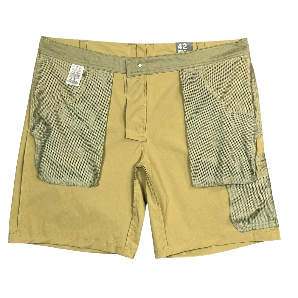 Columbia Men's Chino Shorts Size 42 Tan Khaki Nylon Omni Shield Moisture-wicking